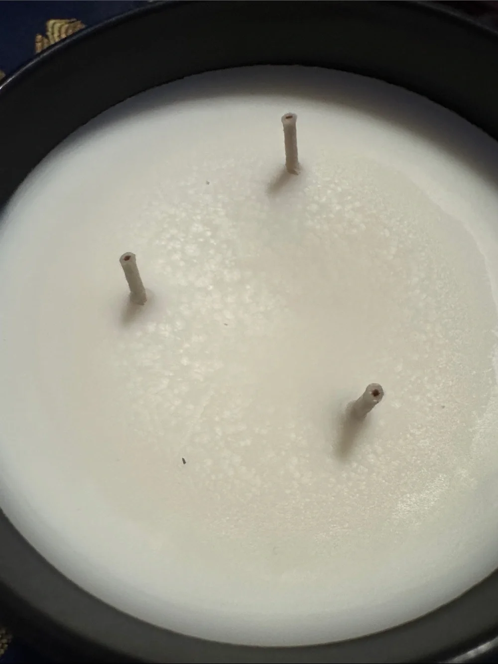 White Barn Mahogany Teakwood candle (No Jar Label) - Picture 2 of 5
